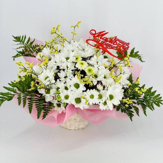 A bouquet of daisies in a basket for the best mom
