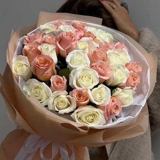 Букет из 35 роз в фирменной упаковке