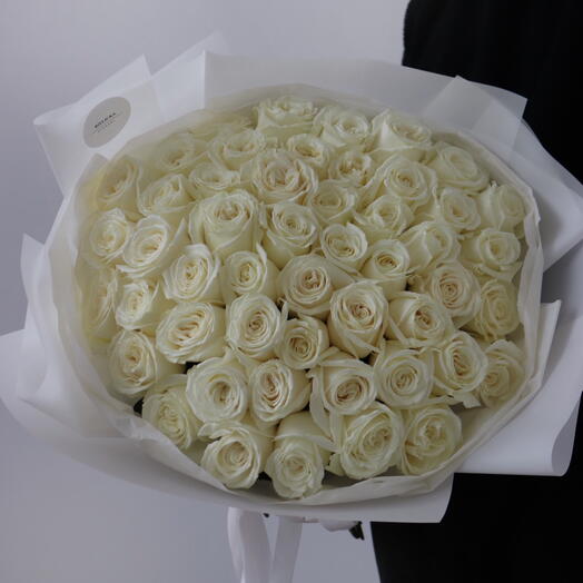 50 white roses
