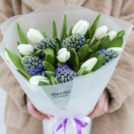 Весенний с гиацинтами и тюльпанами