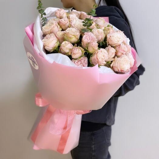 Ramo de rosas de peonía