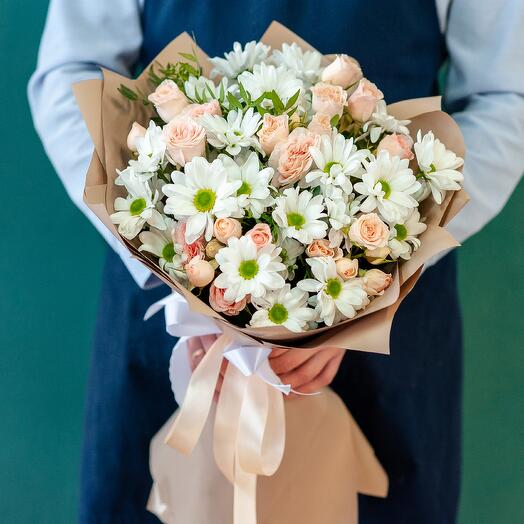 Сборный букет с кустовой хризантемой и кустовой розой 1491f