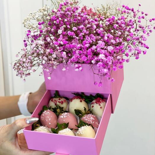 Цветы в коробке Клубника в шоколаде на выпускной (9-12🍓)