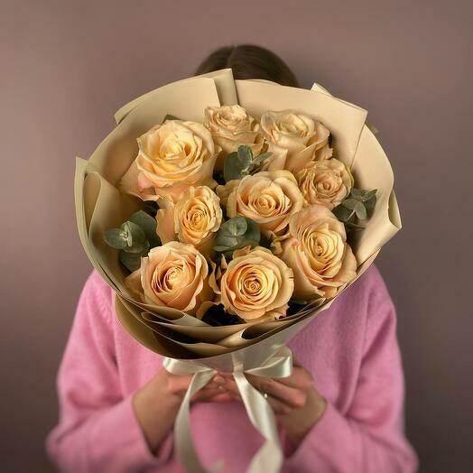 Ramo de 9 rosas Charmant con eucalipto. Bouquet 54 Scandi Flora