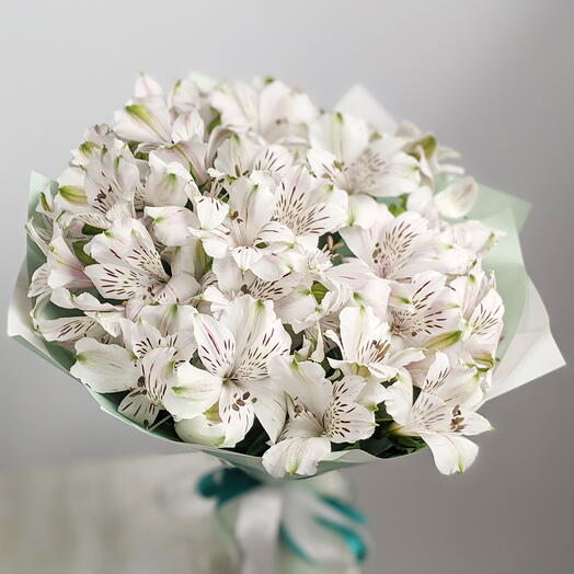Bouquet of White alstroemeria