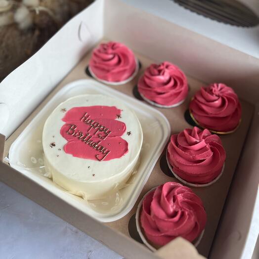 Pastel de cumpleaños feliz Bento y 5 cupcakes