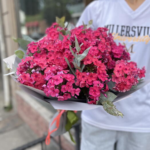 Bouquet with purple phlox