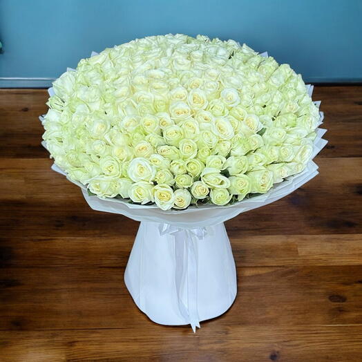 201 White roses bouquet