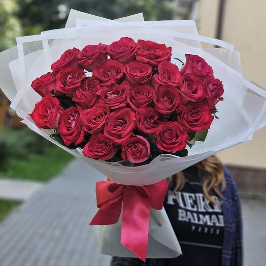 Букет из ярко красных роз