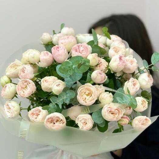 Букет из кустовых роз