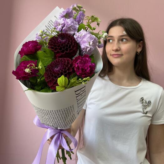 Букет с георгинами и маттиолой 💐