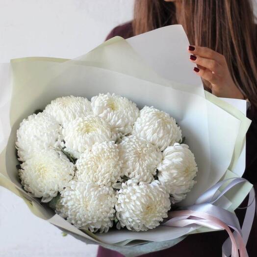 Bouquet of 9 large white chrysanthemums