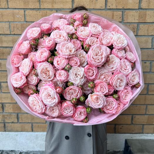 Rosas en forma de peonía en un diseño elegante