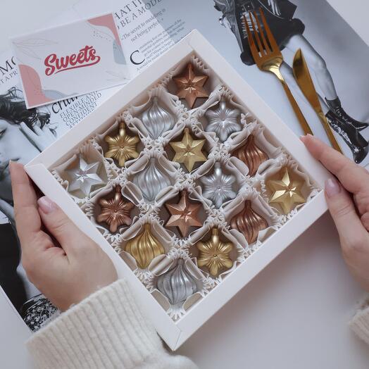 Коробка новогодних игрушек  "Шоколадное волшебство"