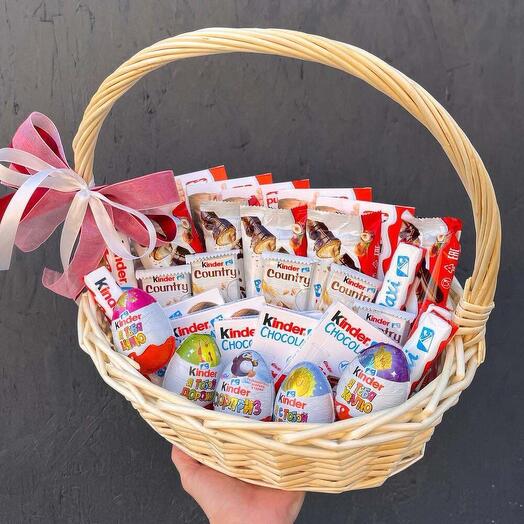 Корзина с шоколадом Kinder