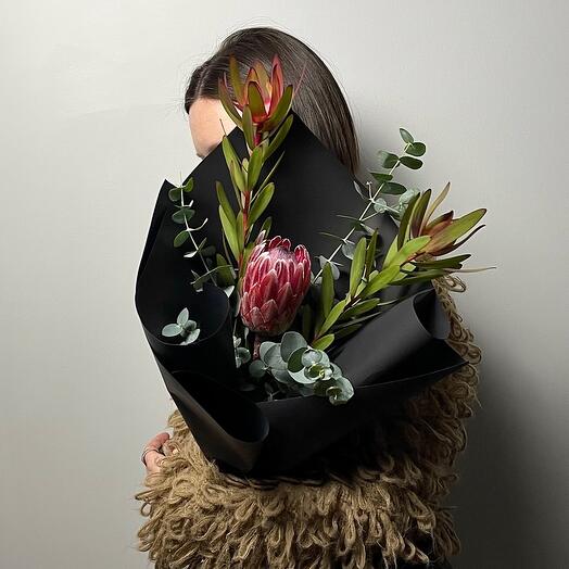 Букет-комплимент «Лимбо»: протея, Леукадендрон, эвкалипт