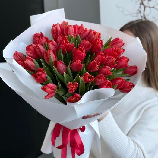 Букет из 51 красного тюльпана