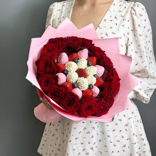 Ramo de fresas cubiertas de chocolate 19 piezas y rosas rojas red star