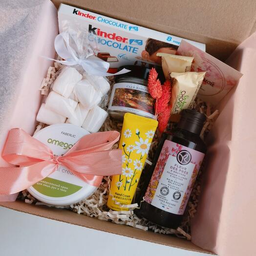 A gift set for a girl on February 14 beauty box
