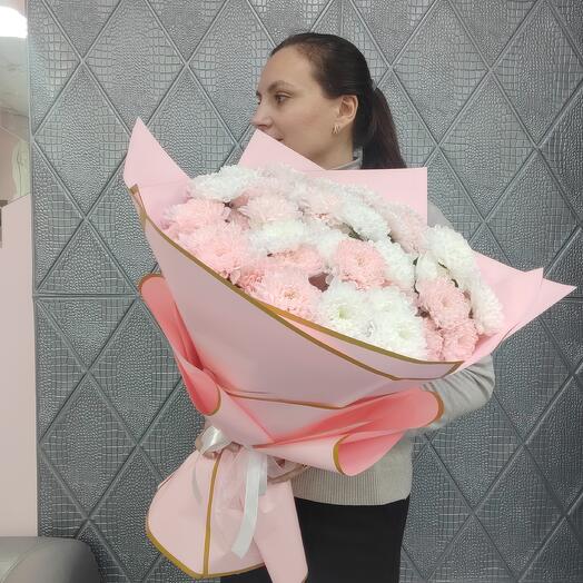 Пышный букет из кустовых хризантем