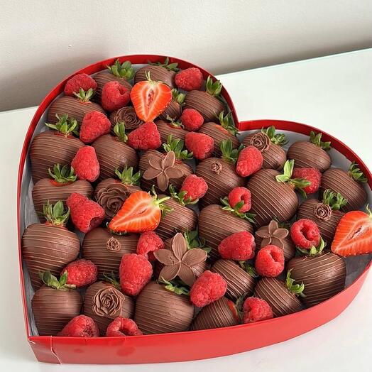 Chocolate-covered strawberries in a box of "Favorite"