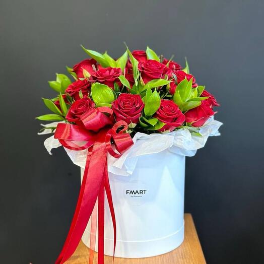 Композиция из 25 красных роз
