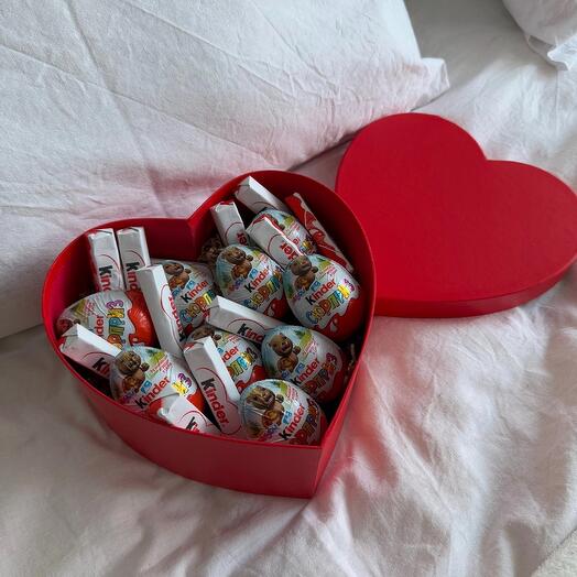 Set with kinder chocolate