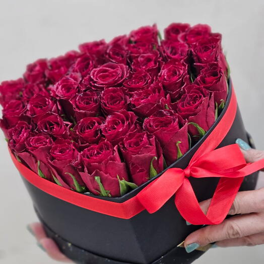 Amazing heart red roses