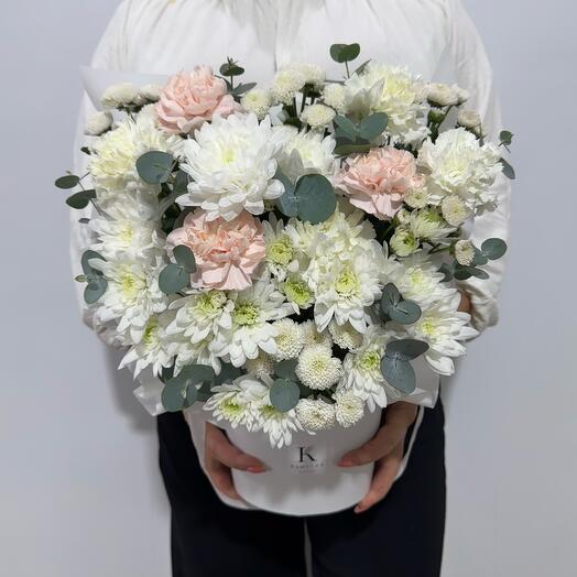 Стойкие цветы в коробке «Помпончик / XL» 🤍 Камелия Flowers Shop