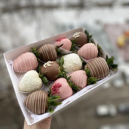 Клубника в шоколаде набор нежный