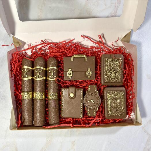 Сладкий подарок из шоколада для настоящего мужчины