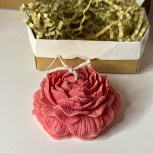 Interior candle Peony. Fragrance: Black Cherry Merlot