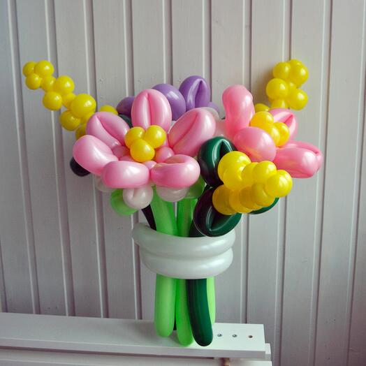 Букет с мимозой из шаров