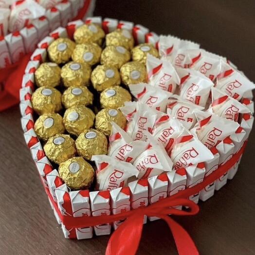Сердце из конфет Rafaello Ferrero Rosher Kinder