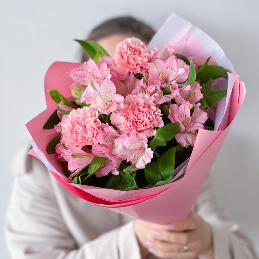 Авторский букет из диантусов и альстромерий (М)