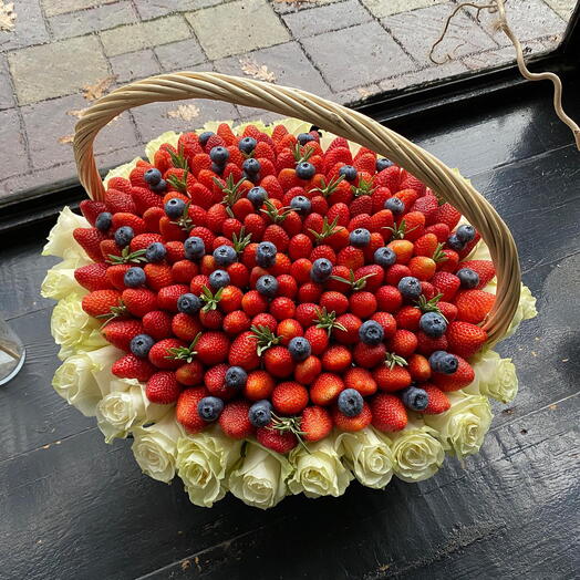 Клубника в корзине 🍓