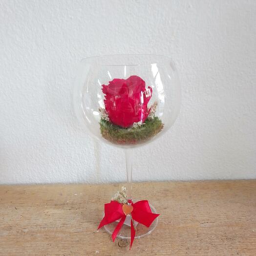 Rosa eterna en vaso de cristal de Bohemia