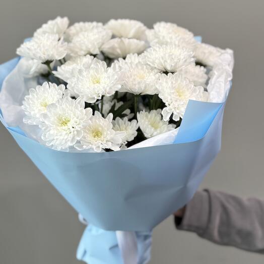Bouquet of white chrysanthemums delicate