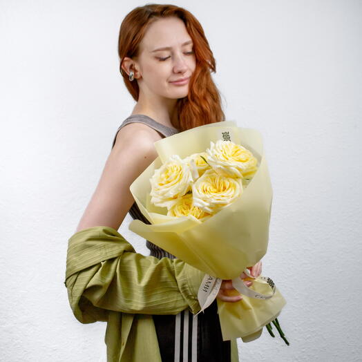 Нежный букет из пионовидных роз Кэндллайт, 5 шт