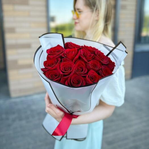 Букет из 15 красных роз