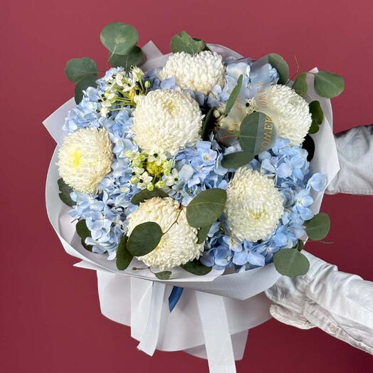 Elegance Light: Small Bouquet of Light Blue Hydrangeaa and White Chrysantemum
