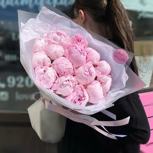 Розовые пионы