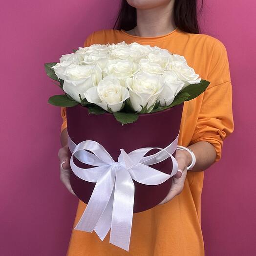 Розы в шляпной коробке