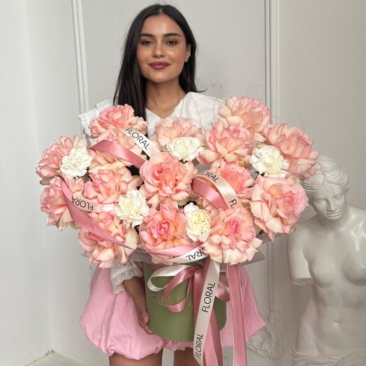 Цветы в коробке FLORAL