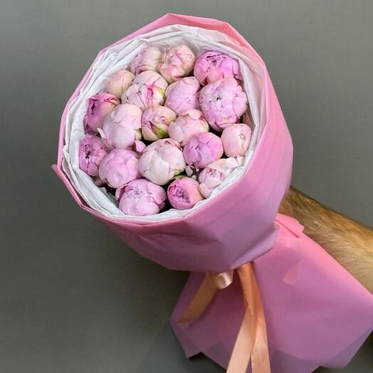 Букет из розовых пионов