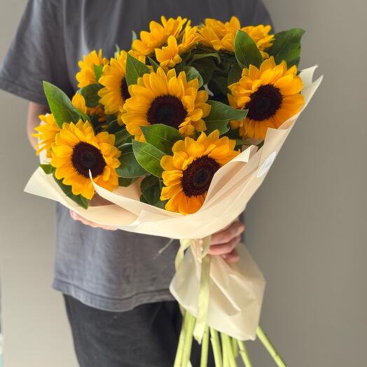 11 sunflowers in a bouquet