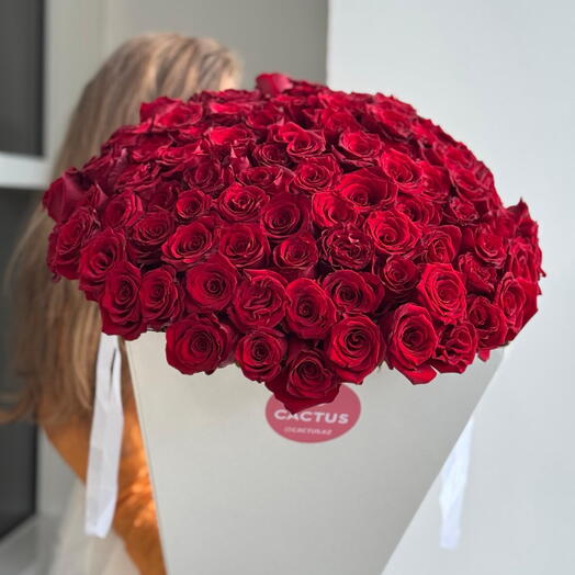 101 Роза в коробке-переноске