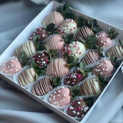 Клубника в шоколаде набор 16-20 ягод