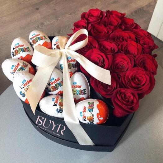Цветы в коробке с киндерами