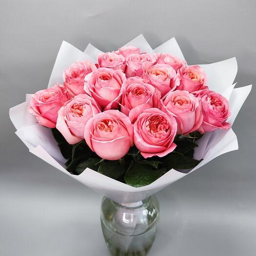 Роскошный букет розовых пионовидных роз